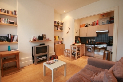 2 Bedroom Flat to rent in Hartham Road, Islington, London, N7