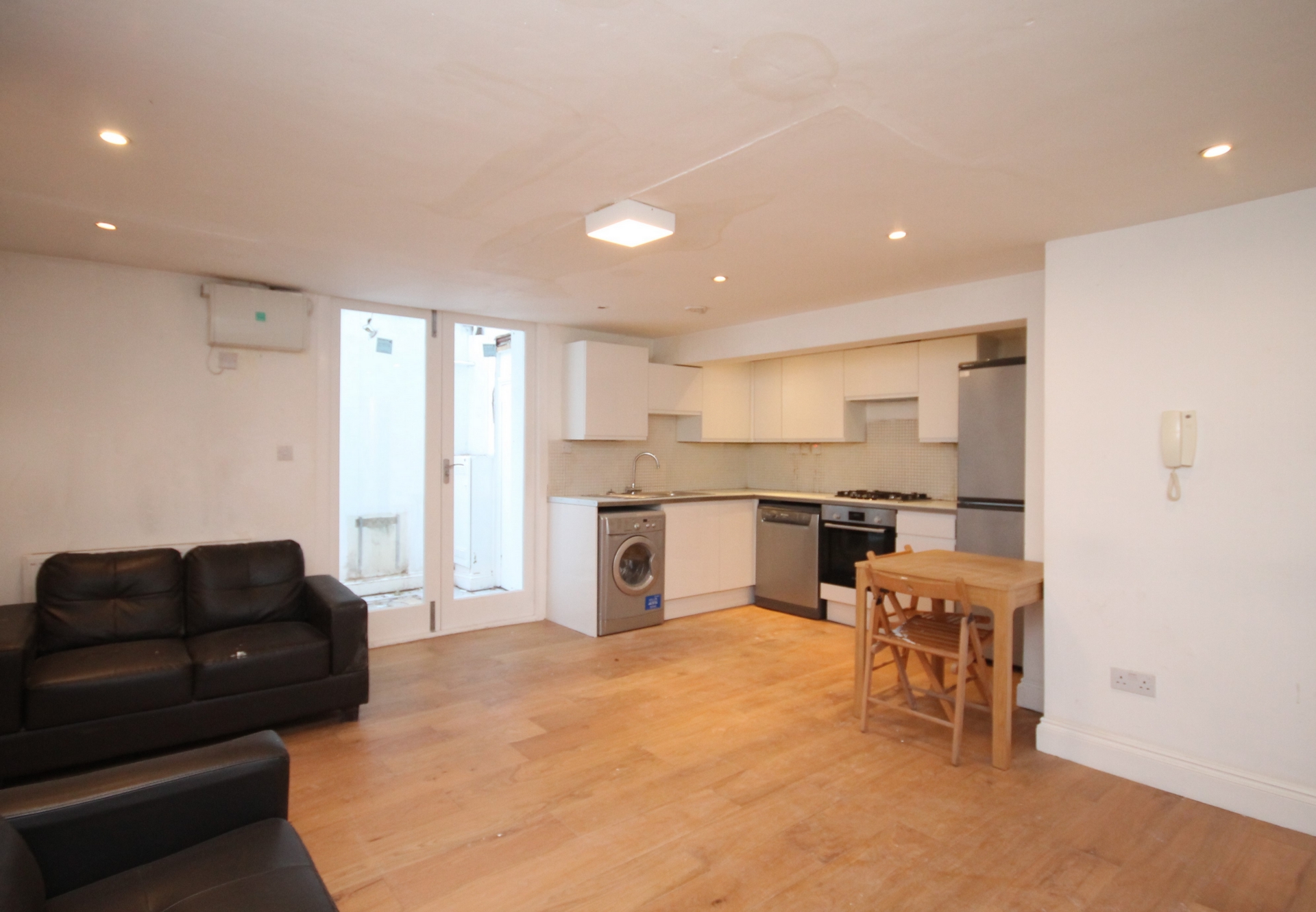 2 Bedroom Flat to rent in Camden, London, NW1
