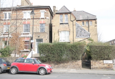 3 Bedroom Flat to rent in Middleton Grove, Islington, London, N7