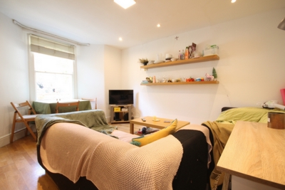 3 Bedroom Flat to rent in Stock Orchard Crescent, Islington, London, N7