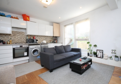 2 Bedroom Flat to rent in Stock Orchard Crescent, Islington, London, N7