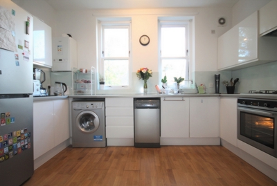 3 Bedroom Flat to rent in Cathcart Hill, Dartmouth Park Hill, London, N19