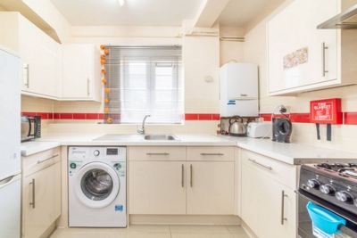 3 Bedroom Flat to rent in Lewis Street, Camden, London, NW1