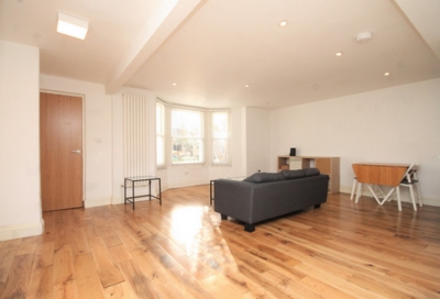 2 Bedroom Flat to rent in Hanley Road, Stroud Green, London, N4