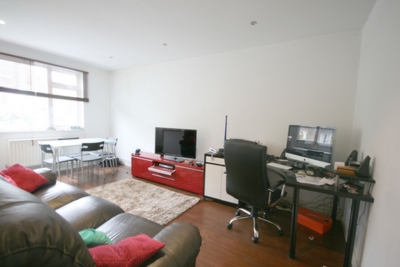 1 Bedroom Flat to rent in Prince of Wales Road, Kenitsh Town, London, NW5