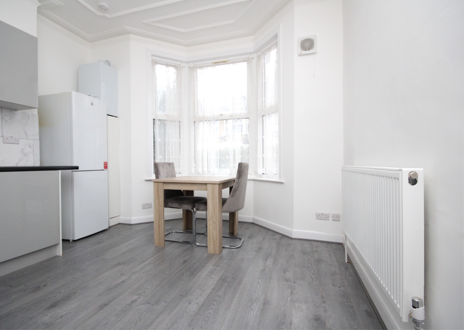 2 Bedroom Flat to rent in Seven Sisters, London, N17