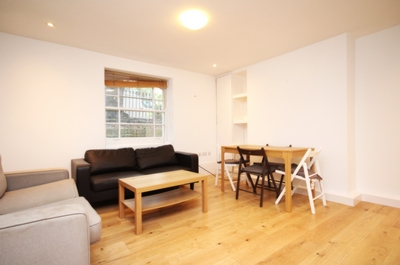 3 Bedroom Flat to rent in St Johns Grove, Archway, London, N19