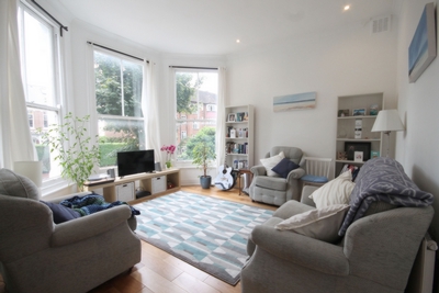 2 Bedroom Flat to rent in Mount View Road, Stroud Green, London, N4