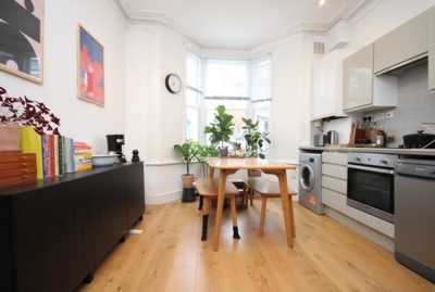 2 Bedroom Flat to rent in Clonbrock Road, Stoke Newington, London, N16