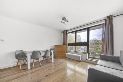 3 Bedroom Flat to rent in Camden Road, Camden Town, London, NW1