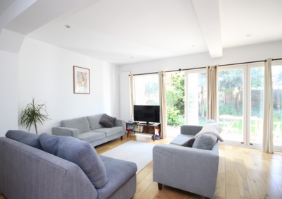 3 Bedroom Flat to rent in Freegrove Road, Islington, London, N7
