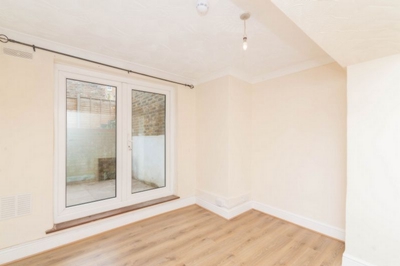 4 Bedroom Flat to rent in Malden Road, Chalk Farm, London, NW5