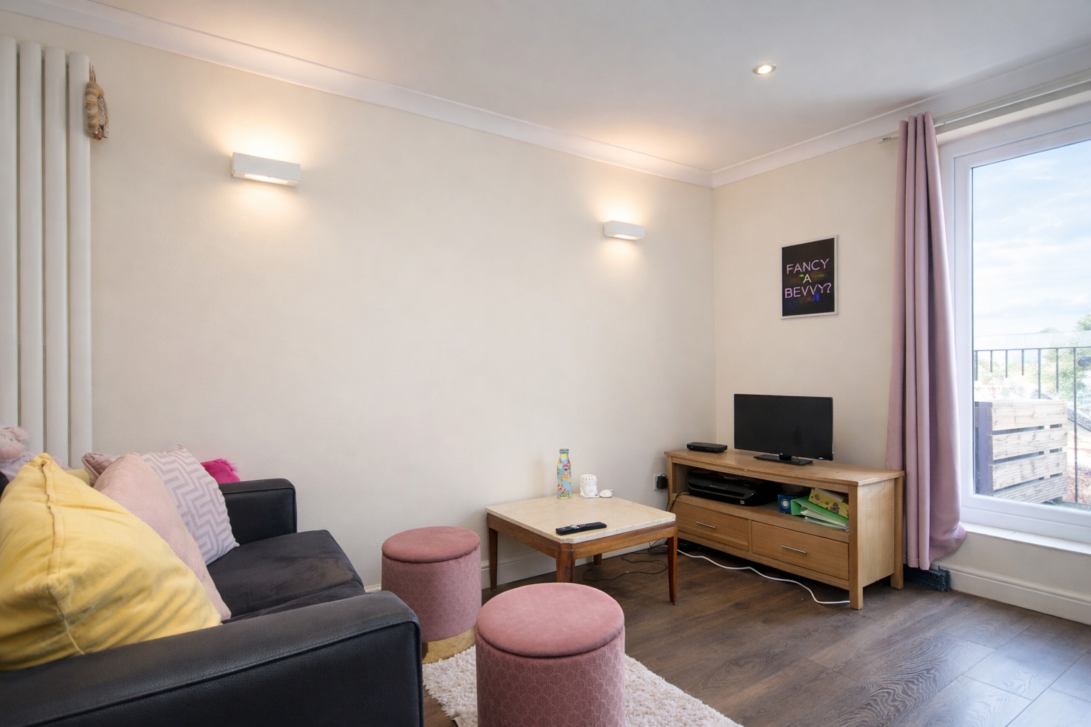 2 Bedroom Flat to rent in Castlehaven Road, Camden, London, NW1