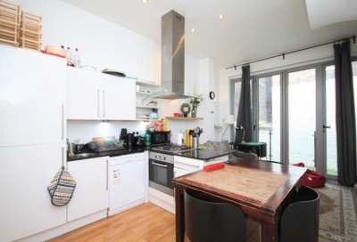 3 Bedroom Flat to rent in Royal College Street, Camden, London, NW1