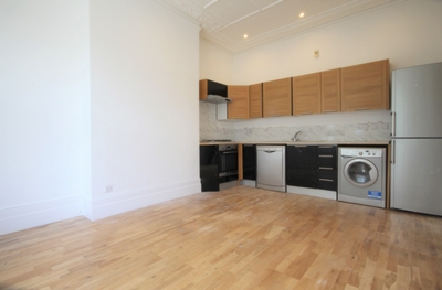2 Bedroom Flat to rent in Beacon Hill, Islington, London, N7