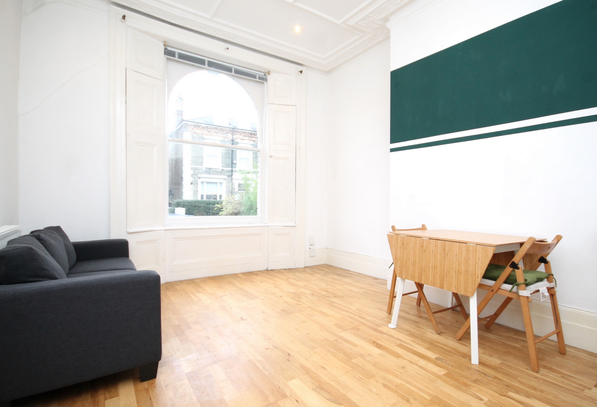 2 Bedroom Flat to rent in Beacon Hill, Islington, London, N7