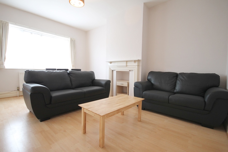 2 Bedroom Flat to rent in Golders Green, London, NW11