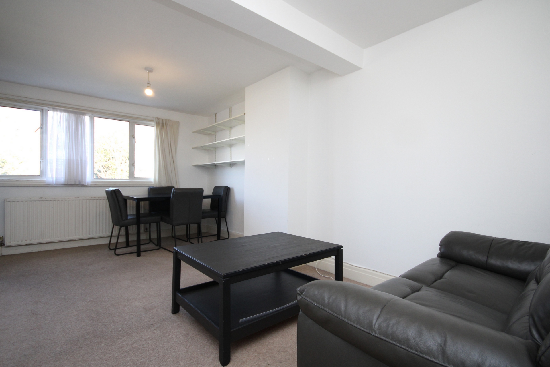 2 Bedroom Flat to rent in Golders Green, London, NW11