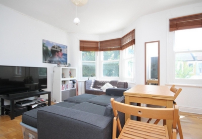 2 Bedroom Flat to rent in Beresford Road, Wood Green, London, N8