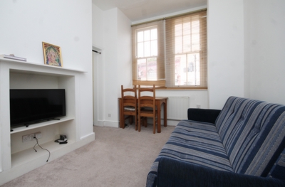 1 Bedroom Flat to rent in Royal College Street, Camden, London, NW1