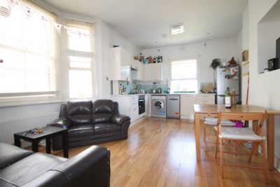 3 Bedroom Flat to rent in College Place, Camden Town, London, NW1