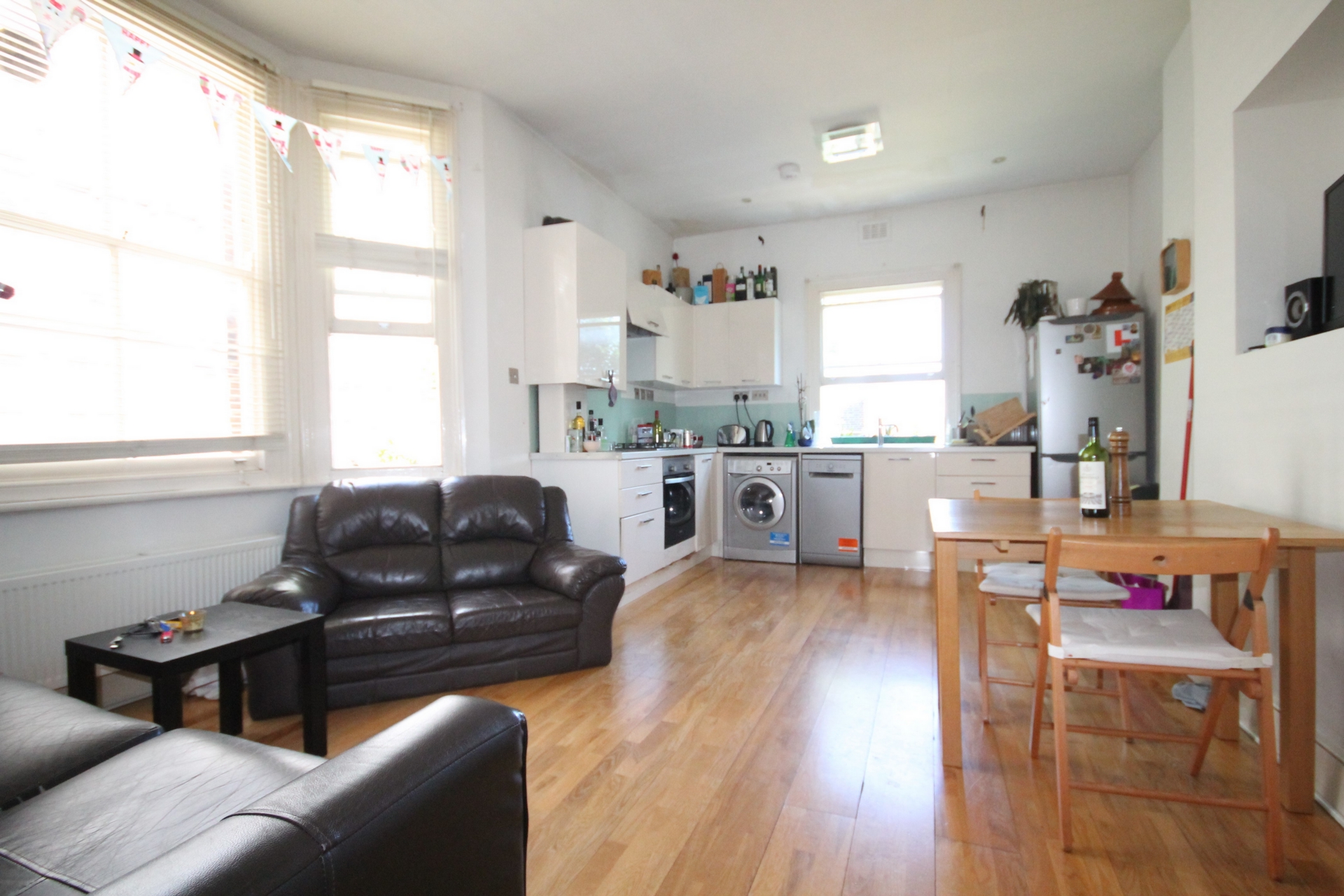 3 Bedroom Flat to rent in Camden Town, London, NW1
