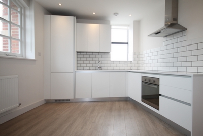 1 Bedroom Flat to rent in Mayes Road, Haringay, London, N22