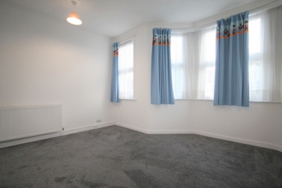 2 Bedroom Flat to rent in Kitchener Road, Seven Sisters, London, N17
