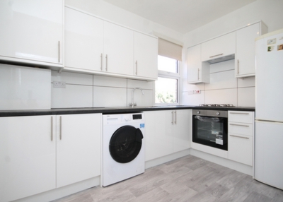 2 Bedroom Flat to rent in Kitchener Road, Seven Sisters, London, N17