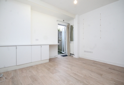 1 Bedroom Studio to rent in The Grove, Finchley, London, N3