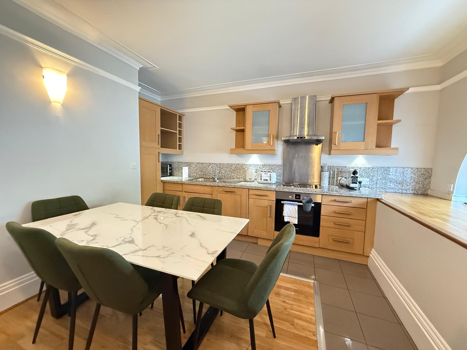 2 Bedroom Flat to rent in Baker Street, London, W1U