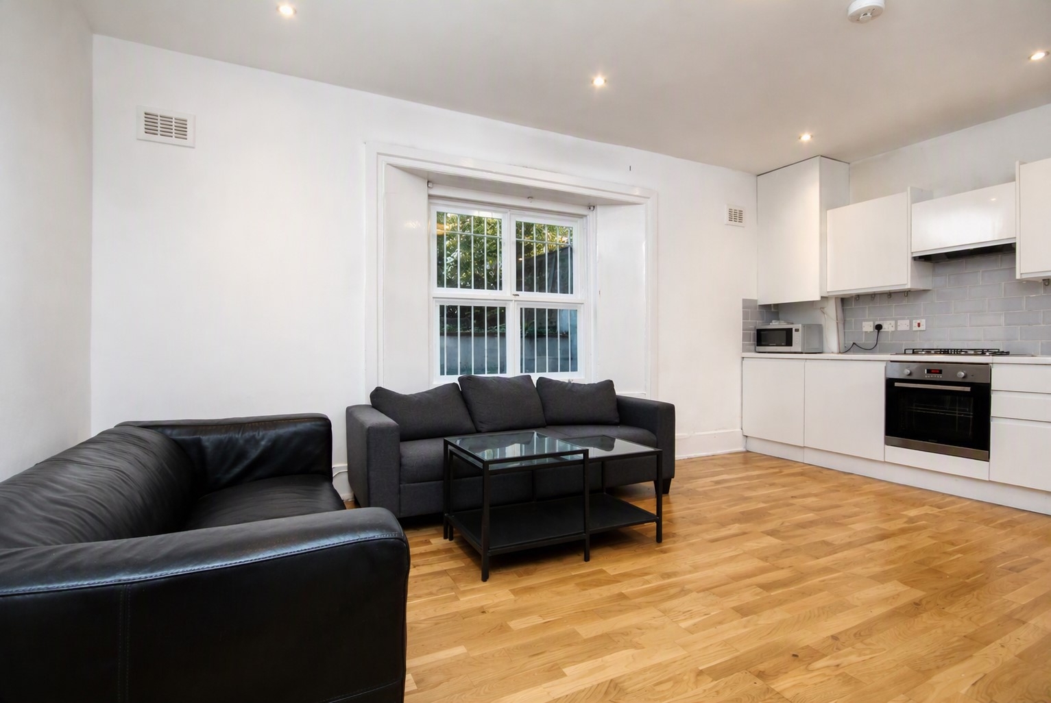 4 Bedroom Flat to rent in Islington, London, N7