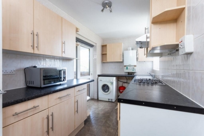 3 Bedroom Flat to rent in Abingdon Close, Camden, London, NW1