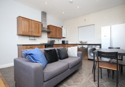 4 Bedroom Flat to rent in Camden Road, Islington, London, N7