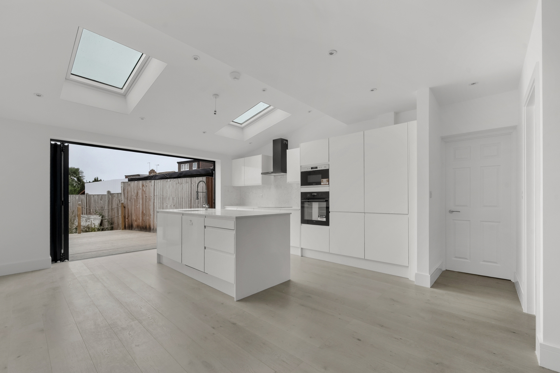 5 Bedroom House to rent in Chingford, London, E4