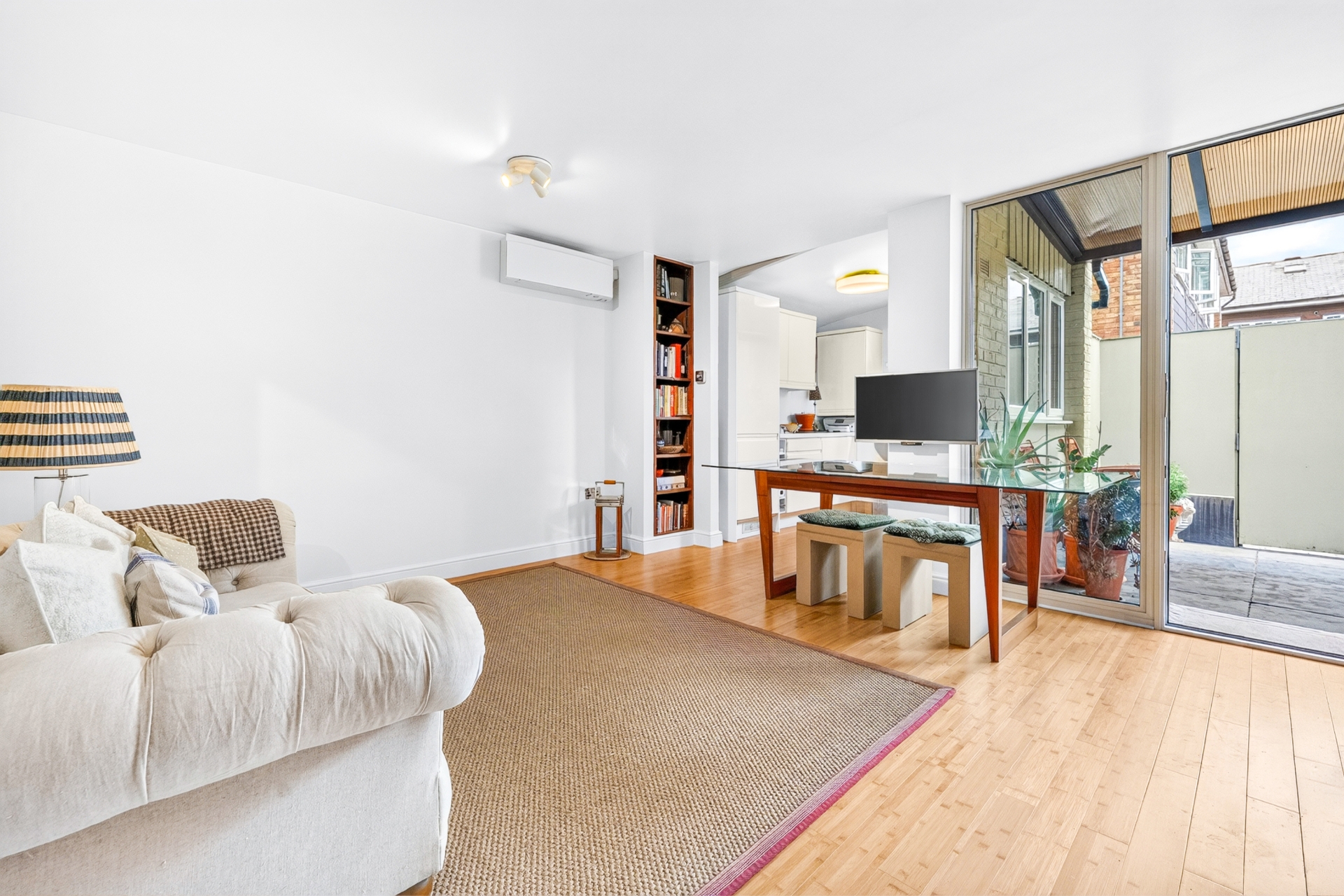 1 Bedroom House to rent in Corporation Street, Islignton, London, N7