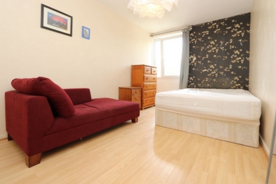 Double Room to rent in Hitchin Square, Bow, London, E3