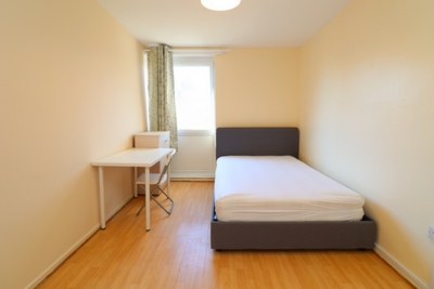 Double Room to rent in Hitchin Square, Bow, London, E3