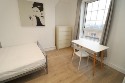 Double room - Single use to rent in Devitt House, Wade's Place, Westferry, London, E14