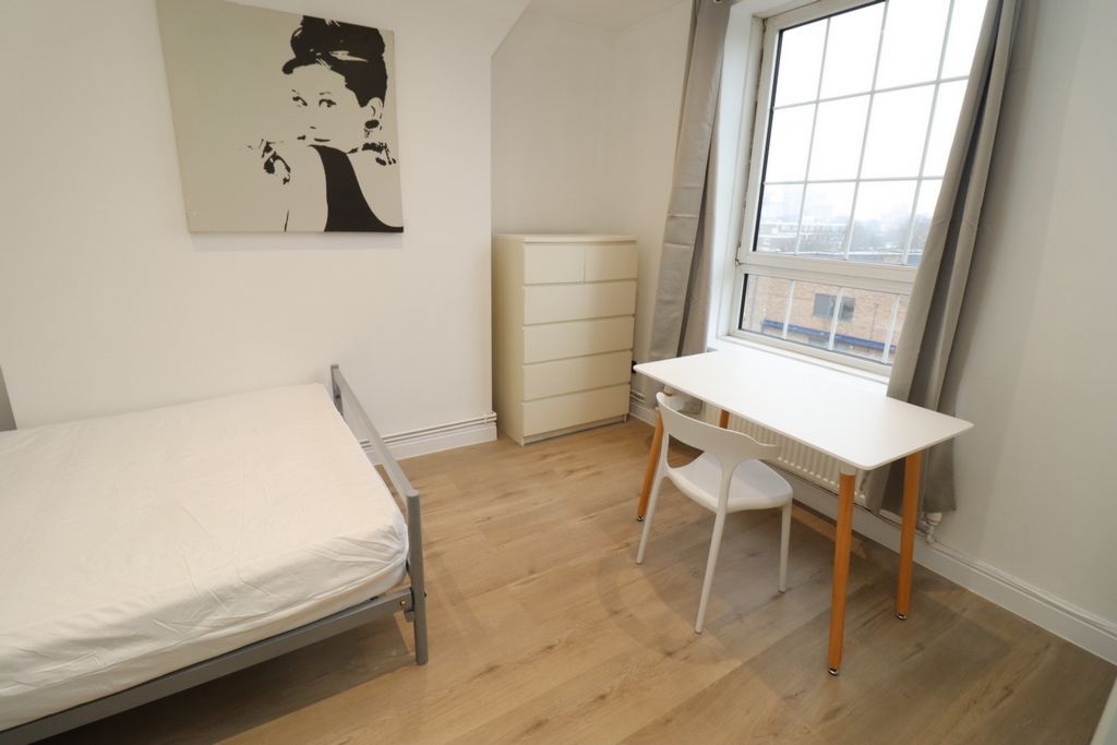 Double room - Single use to rent in Westferry, London, E14