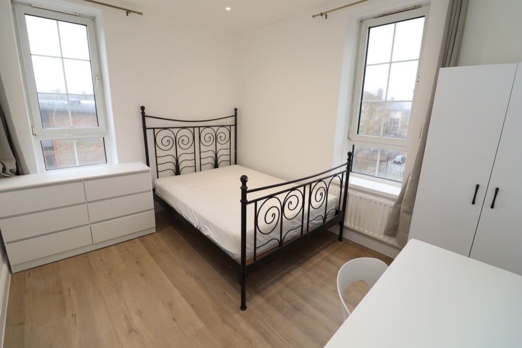Double room - Single use to rent in Westferry, London, E14