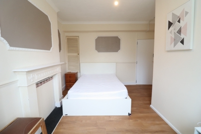 Double Room to rent in George Belt House, Smart Street, Bethnal Green, London, E2