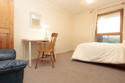 Double room - Single use to rent in Meridian Place, South Quay, London, E14