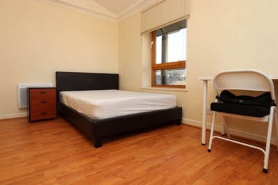 Double room - Single use to rent in Meridian Place, South Quay, London, E14