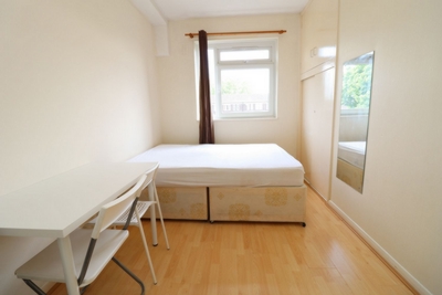 Double room - Single use to rent in Lawrence Close, Bow, London, E3