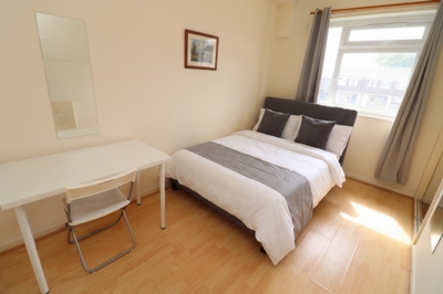 Double room - Single use to rent in Lawrence Close, Bow, London, E3