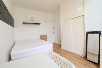 Double room - Single use to rent in Lawrence Close, Bow, London, E3