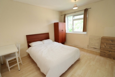 Double room - Single use to rent in Lawrence Close, Bow, London, E3