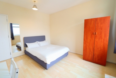 Double room - Single use to rent in Lawrence Close, Bow, London, E3