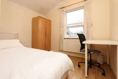 Double room - Single use to rent in Ashlin Road, Leyton, London, E15